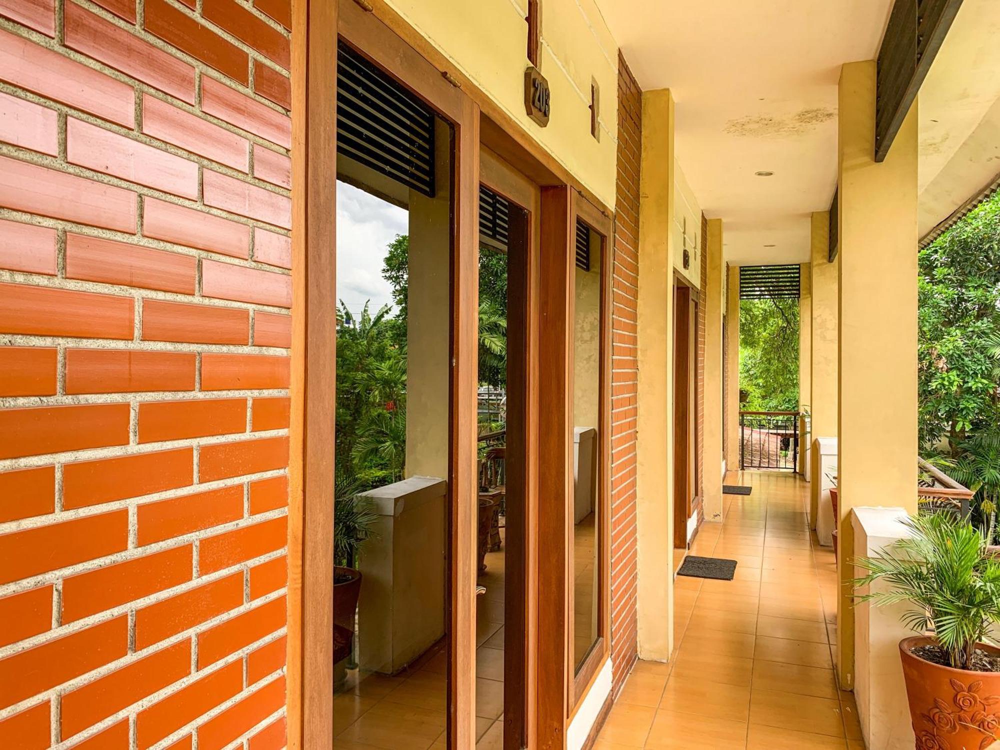Urbanview Sasono Putro Condoongcatur By Reddoorz Kejayan Exterior foto